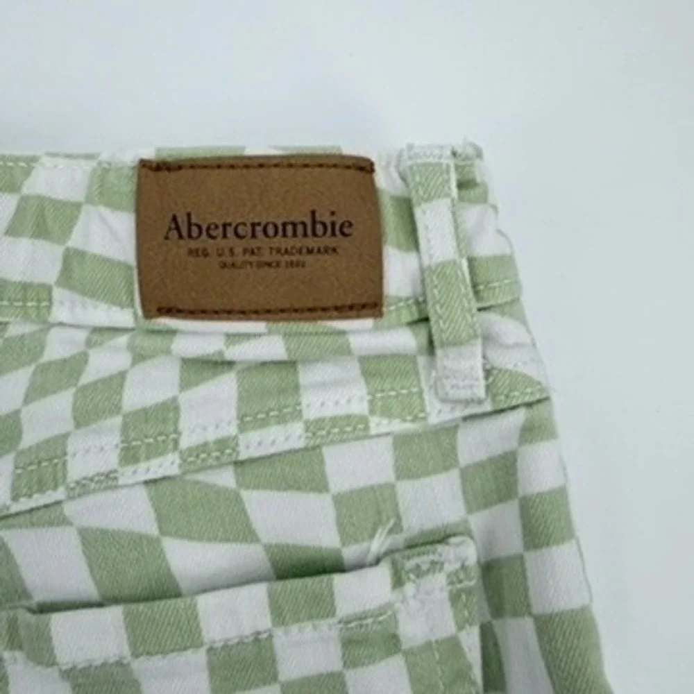Abercrombie Kids Green Checkered Mid-Rise Midi Shorts Size 11/12 Raw Hem